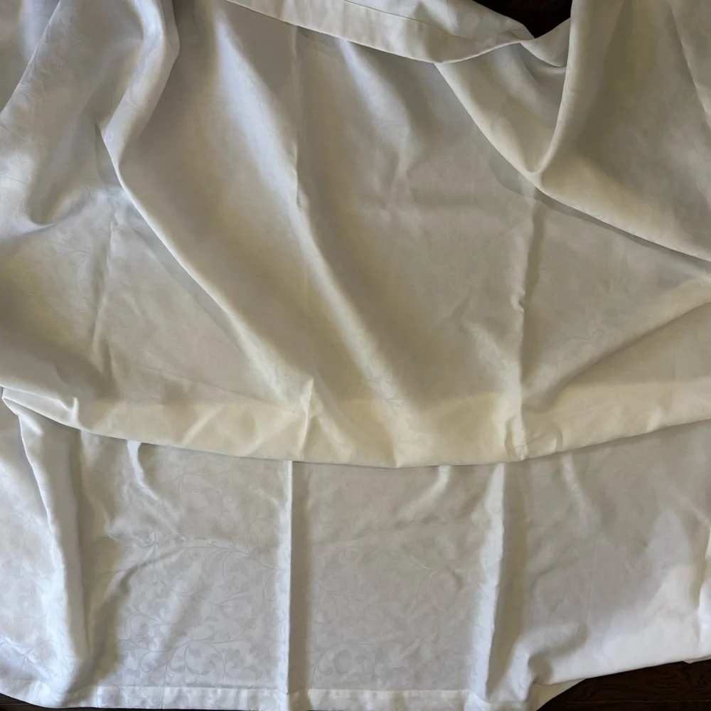 New! SFERRA Oblong White Jacquard Tablecloth 70”x124”